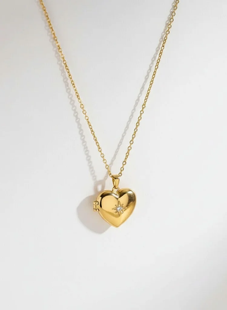 Sosha Elegance Heart Photo Locket Chain